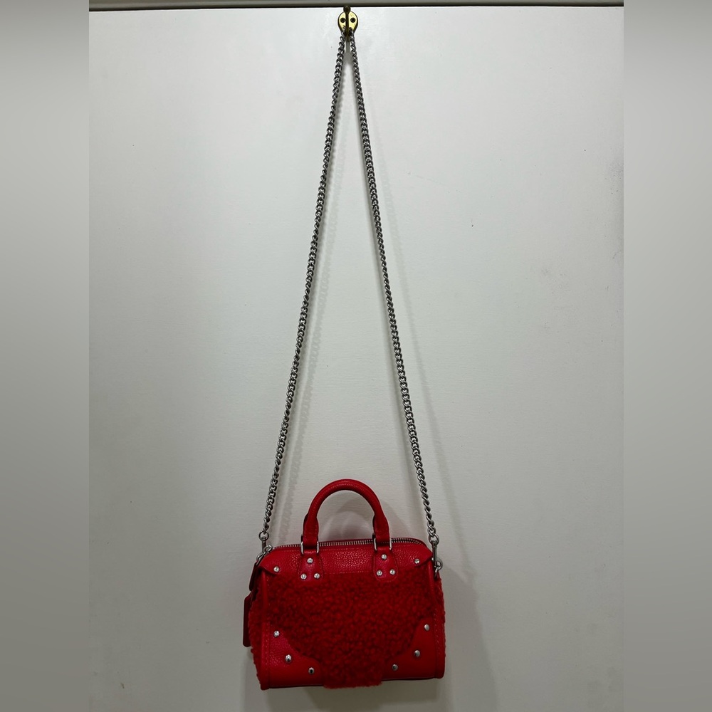 Coach mini Rhyder in Shearling in the color orange - Picture 2 of 4